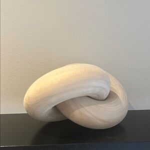 Cream Knot Sculpture